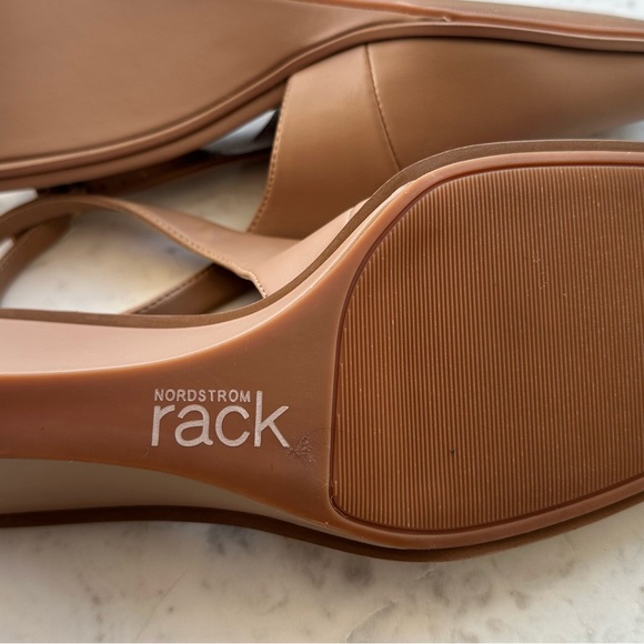 Women Dress Sandal - Picture 4 of 9